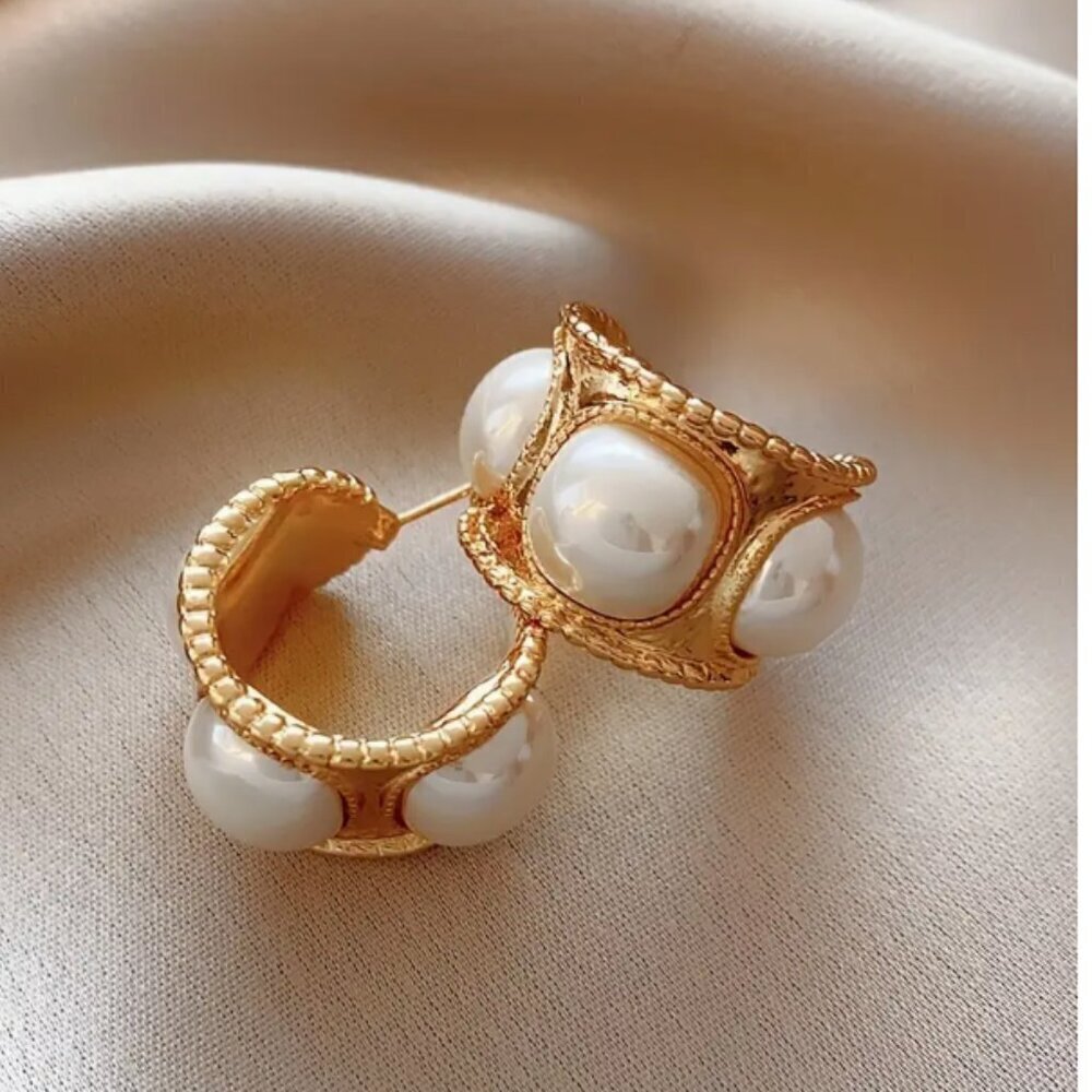Gold plated Hoop Earrings - With Faux White Pearls - NEW - Picture 2 of 4
